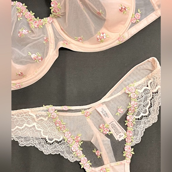 CLEARANCE Victoria’s Secret Dream Angels Floral Embroidery Demi & Thong set - Picture 3 of 4